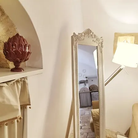 Vecchia Apartment *