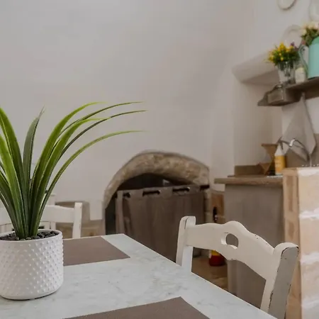 Vecchia Apartment *